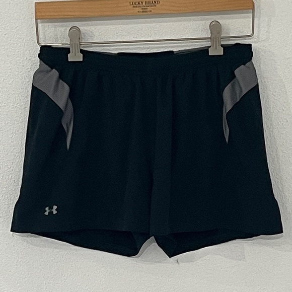 Under Armour Pants - Under Armour Women's Heatgear Shorts Size S